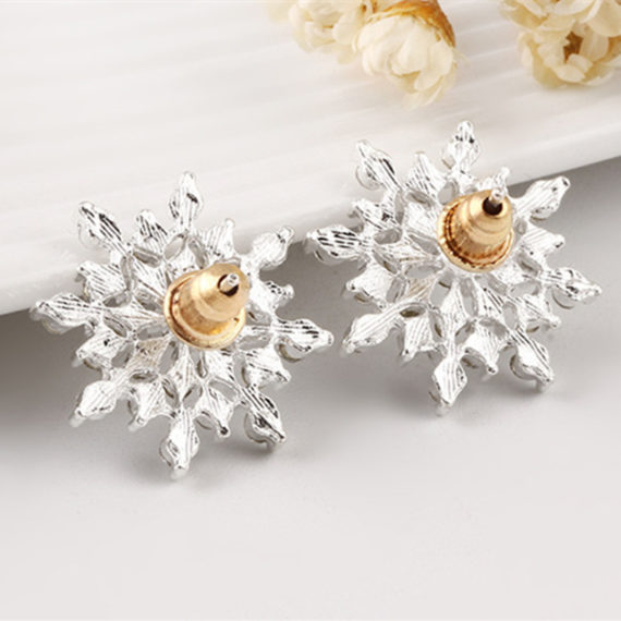 snow-flake-studs-earrings-1
